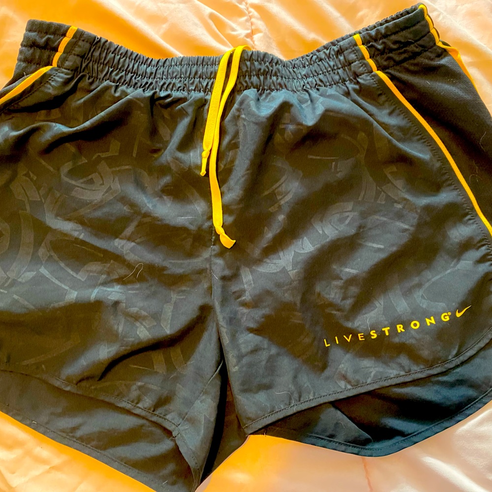 Short Nike livestrong